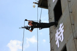 特警之特：1100余名歹徒被他抓获